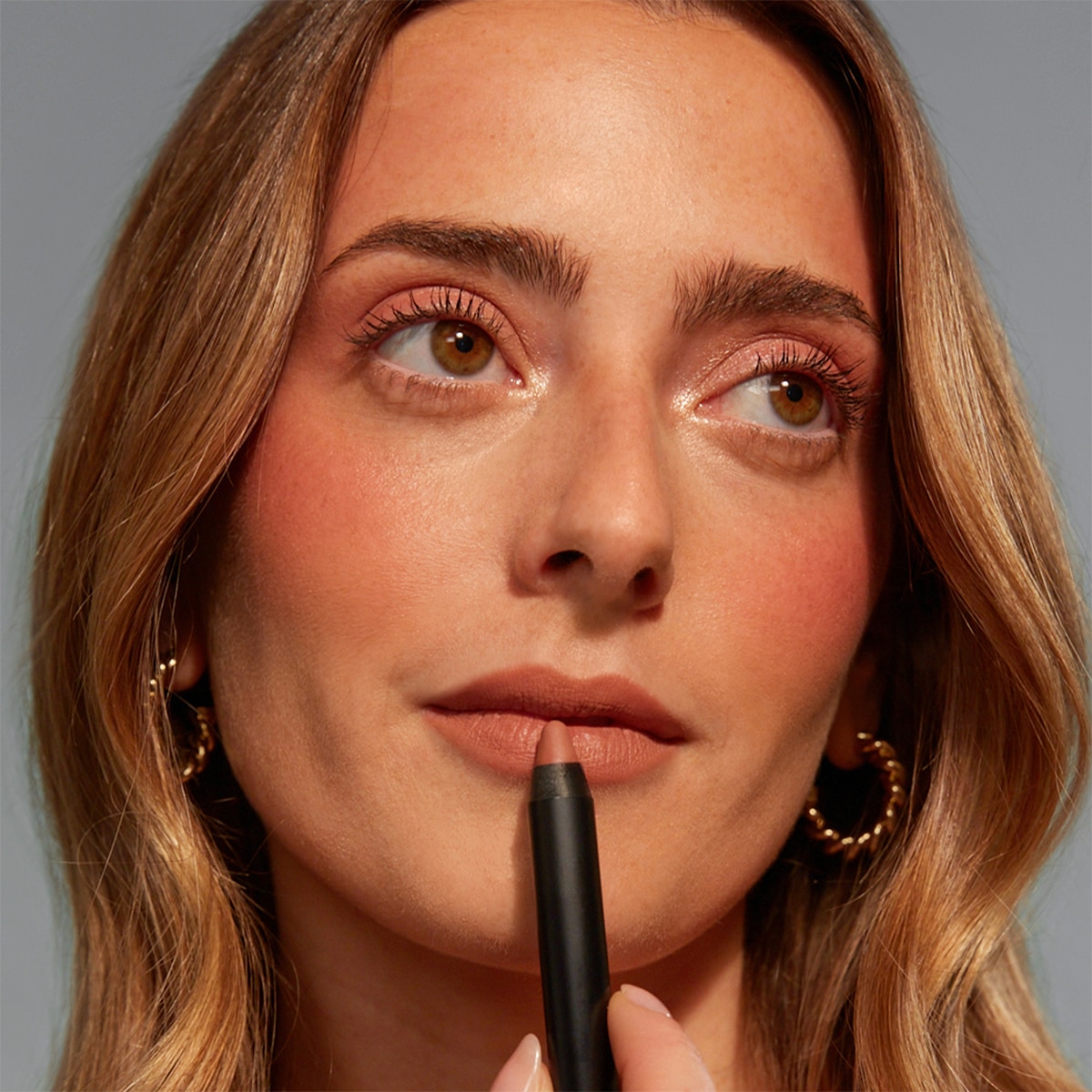 INTENSE MATTE LIP+CHEEK PENCIL (LÁPIZ PARA LABIOS Y MEJILLAS)